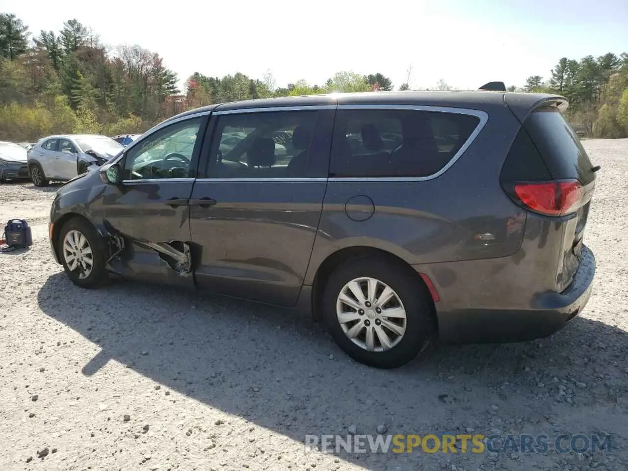 2 Photograph of a damaged car 2C4RC1AG4KR532702 CHRYSLER PACIFICA 2019