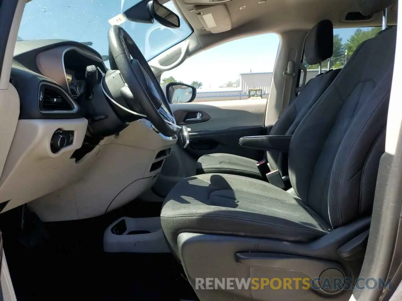 7 Photograph of a damaged car 2C4RC1AG4KR532702 CHRYSLER PACIFICA 2019