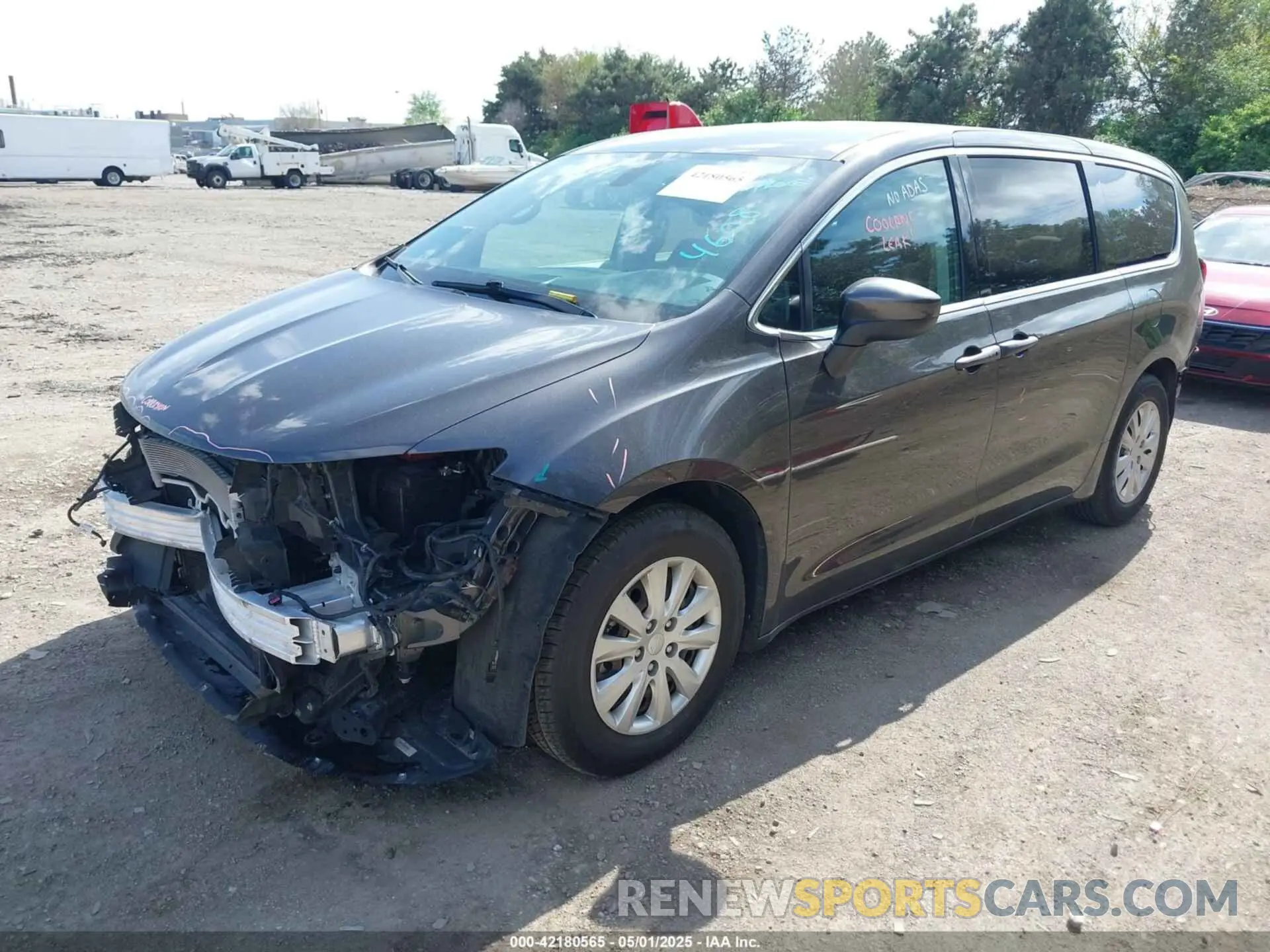 2 Photograph of a damaged car 2C4RC1AG5KR629343 CHRYSLER PACIFICA 2019
