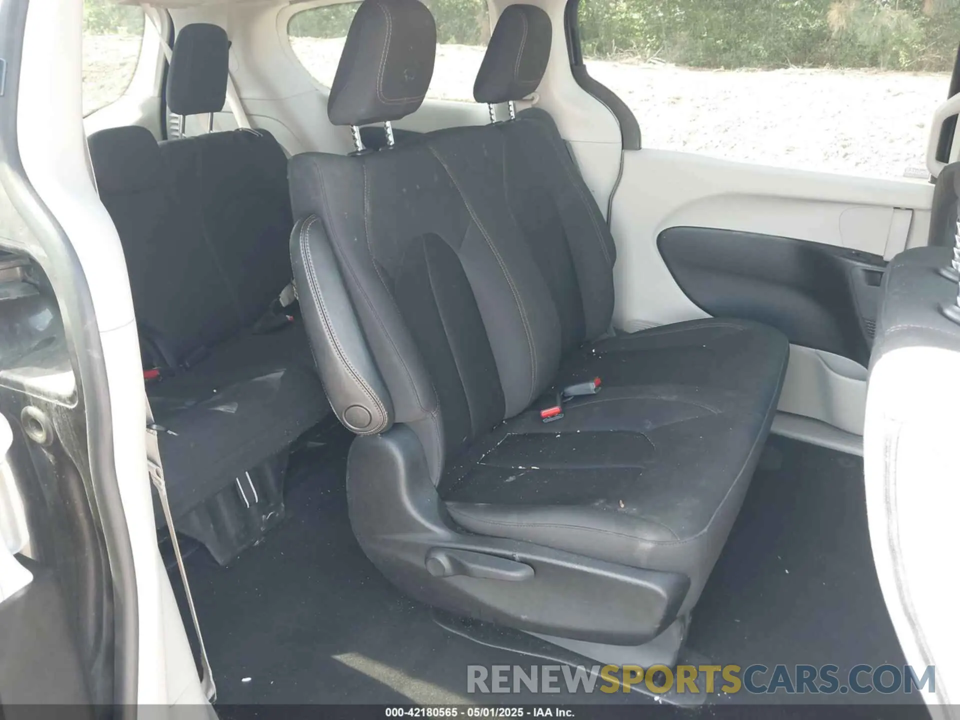 8 Photograph of a damaged car 2C4RC1AG5KR629343 CHRYSLER PACIFICA 2019