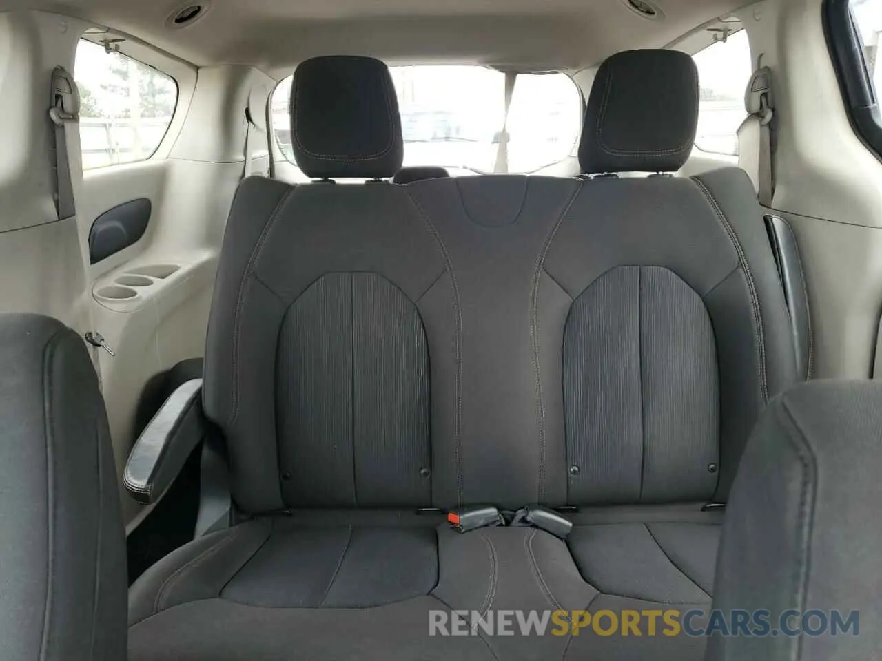10 Photograph of a damaged car 2C4RC1AG5KR639550 CHRYSLER PACIFICA 2019
