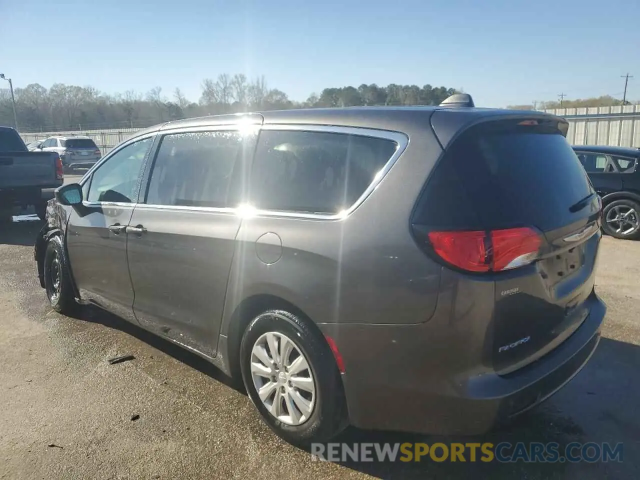 2 Photograph of a damaged car 2C4RC1AG5KR639550 CHRYSLER PACIFICA 2019