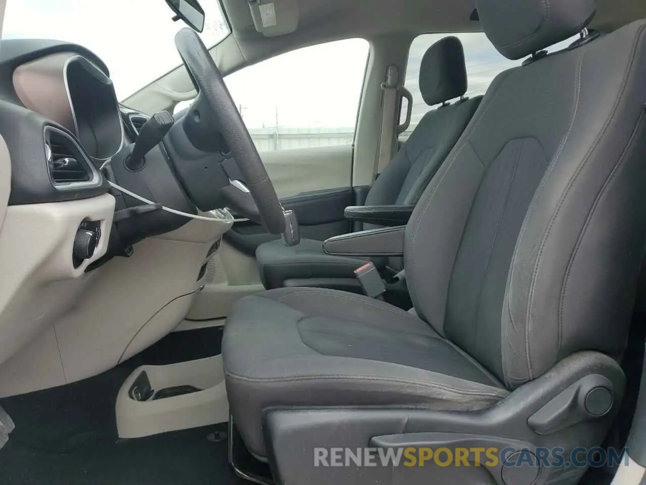 7 Photograph of a damaged car 2C4RC1AG5KR639550 CHRYSLER PACIFICA 2019