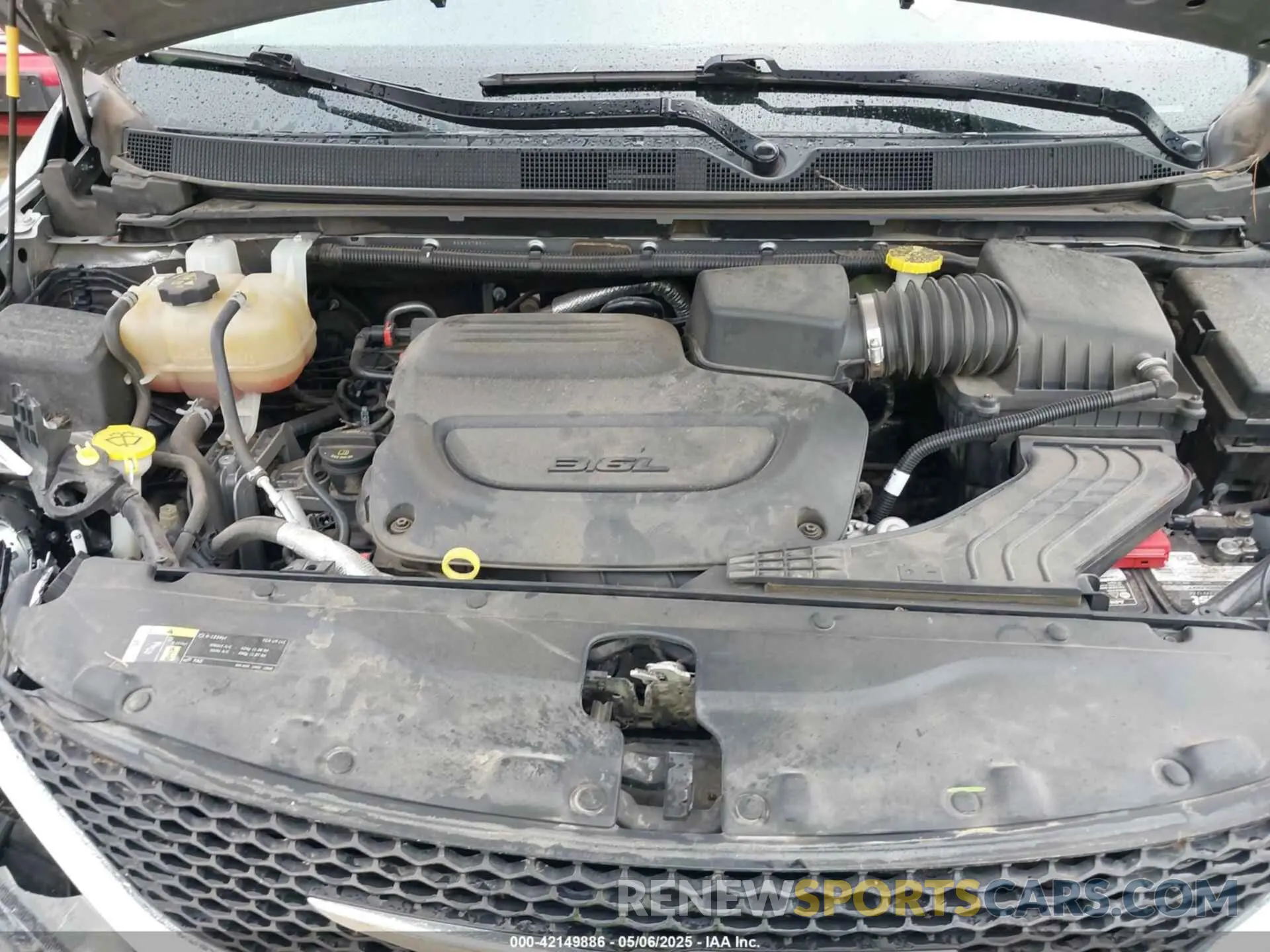 10 Photograph of a damaged car 2C4RC1BG0KR554811 CHRYSLER PACIFICA 2019