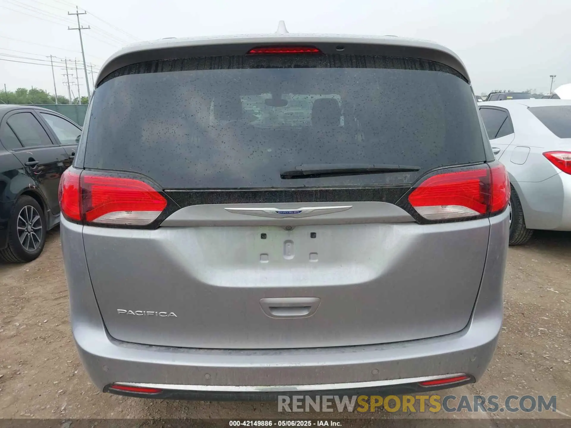 16 Photograph of a damaged car 2C4RC1BG0KR554811 CHRYSLER PACIFICA 2019