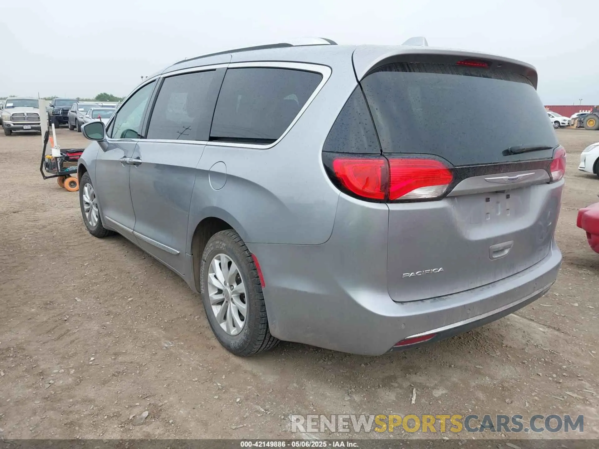 3 Photograph of a damaged car 2C4RC1BG0KR554811 CHRYSLER PACIFICA 2019