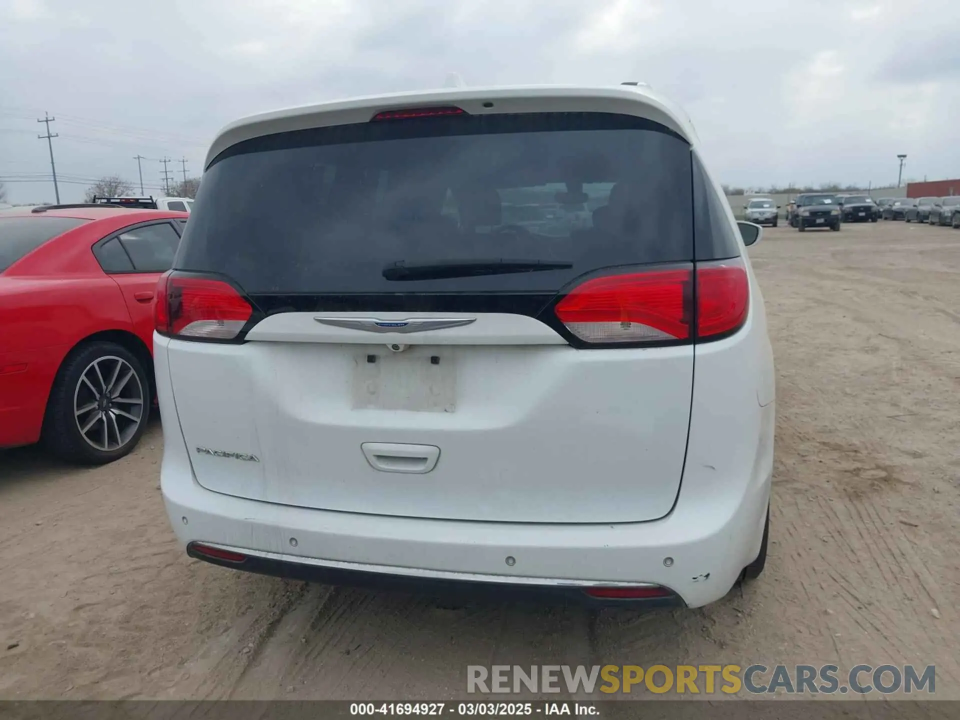 17 Photograph of a damaged car 2C4RC1BG0KR560091 CHRYSLER PACIFICA 2019