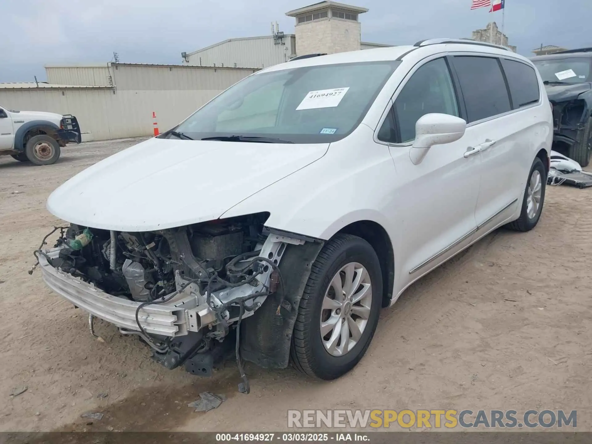 2 Photograph of a damaged car 2C4RC1BG0KR560091 CHRYSLER PACIFICA 2019