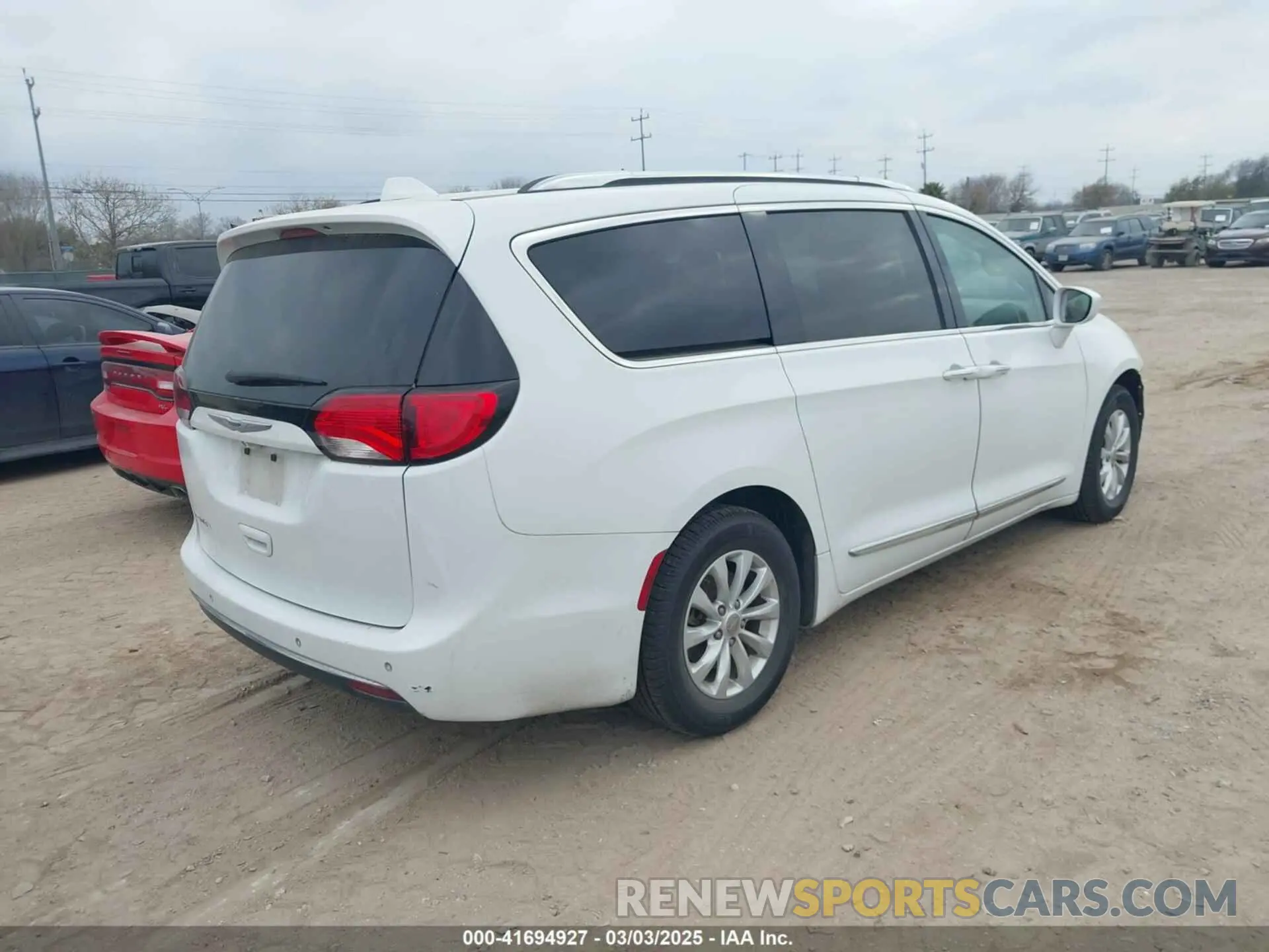 4 Photograph of a damaged car 2C4RC1BG0KR560091 CHRYSLER PACIFICA 2019