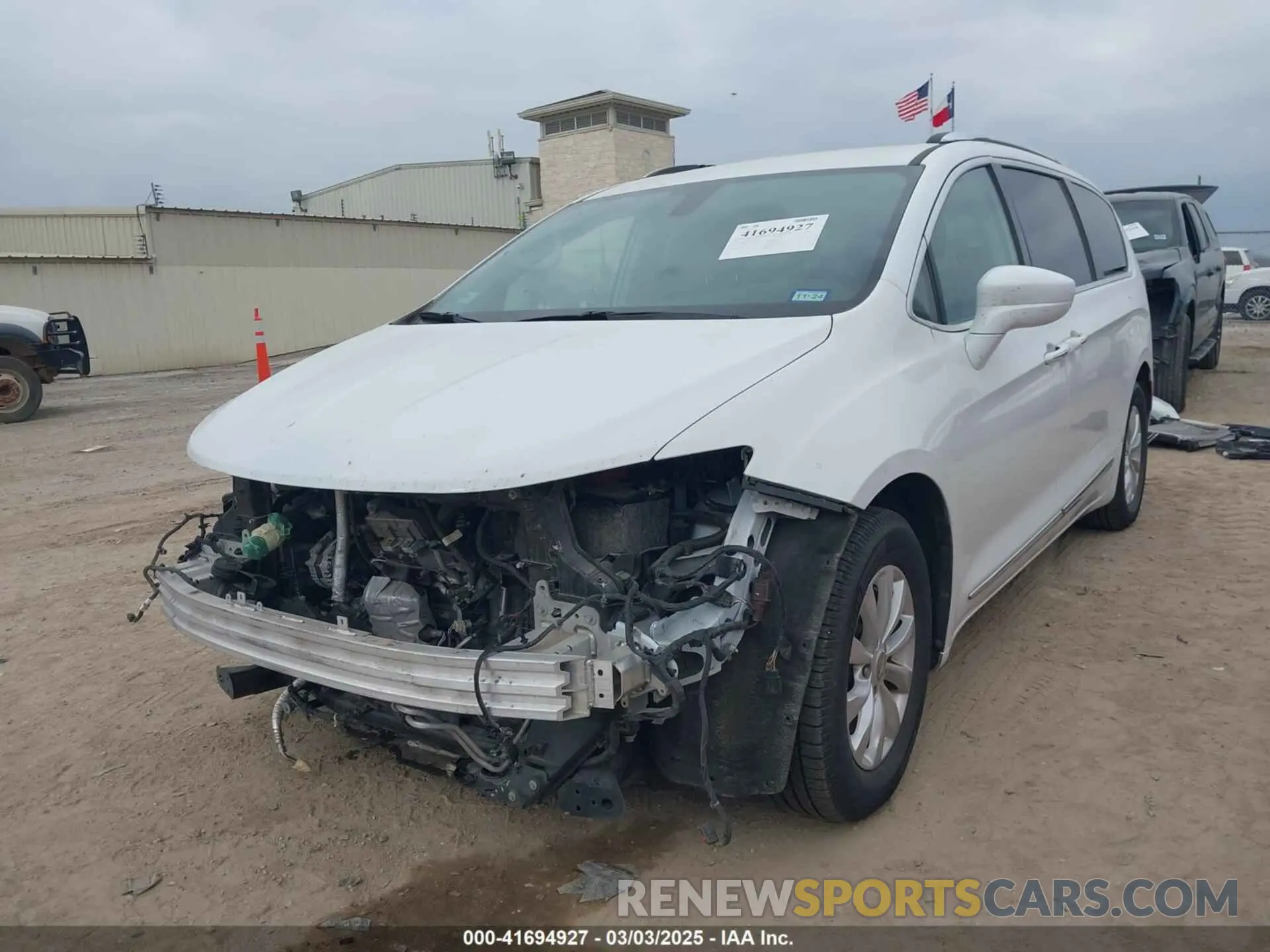 6 Photograph of a damaged car 2C4RC1BG0KR560091 CHRYSLER PACIFICA 2019