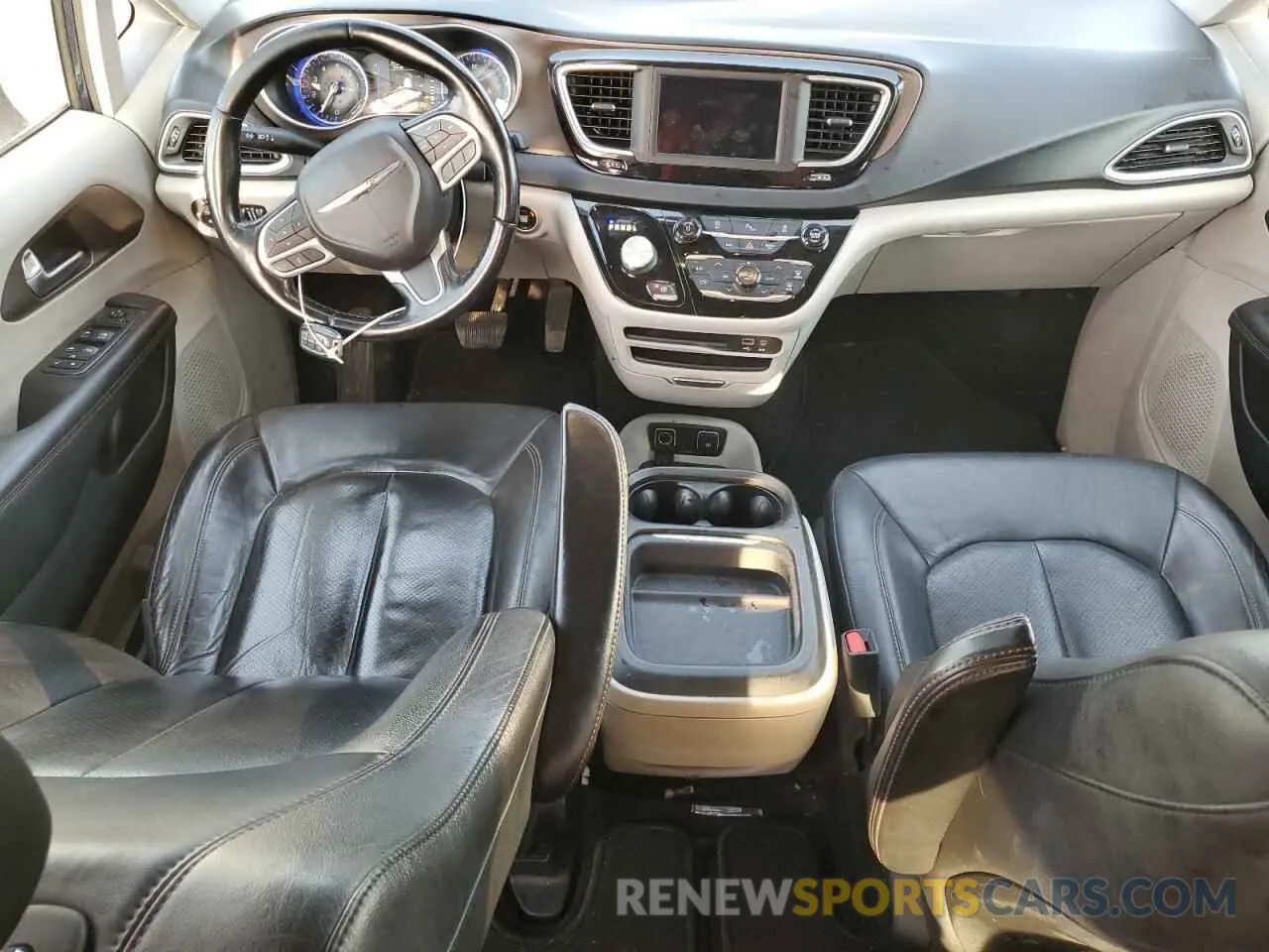 8 Photograph of a damaged car 2C4RC1BG0KR560124 CHRYSLER PACIFICA 2019
