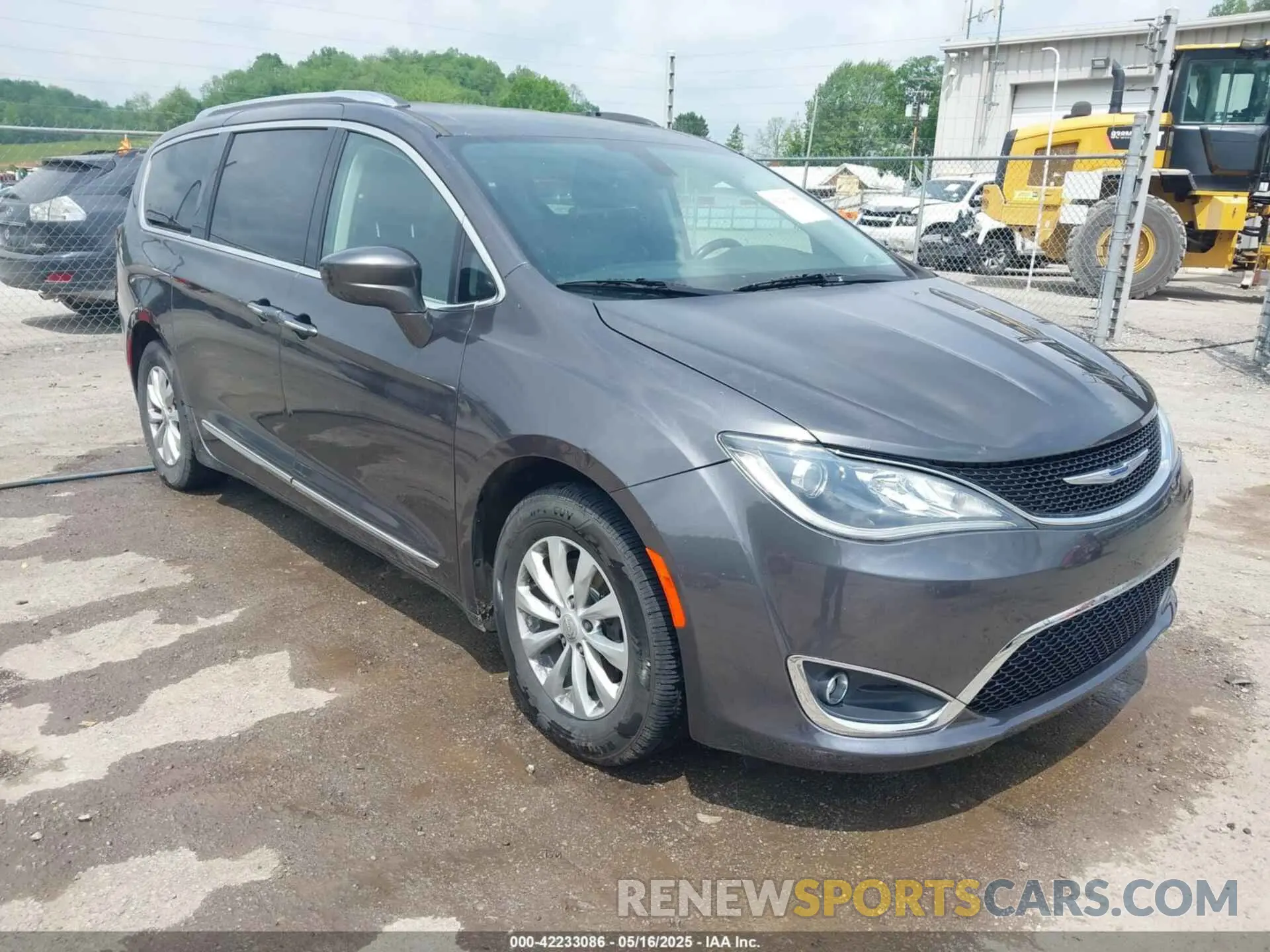 1 Photograph of a damaged car 2C4RC1BG0KR625893 CHRYSLER PACIFICA 2019