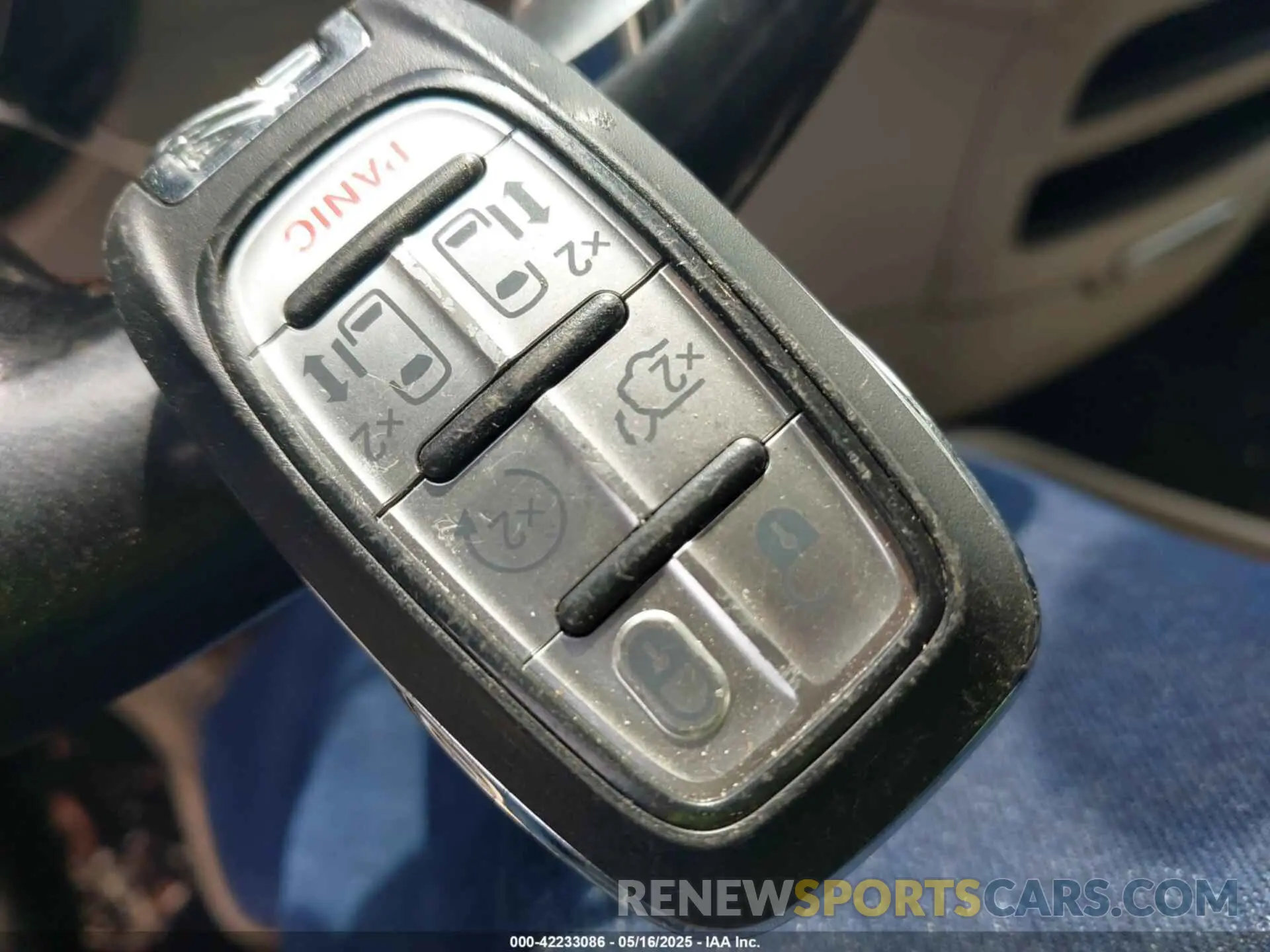 11 Photograph of a damaged car 2C4RC1BG0KR625893 CHRYSLER PACIFICA 2019