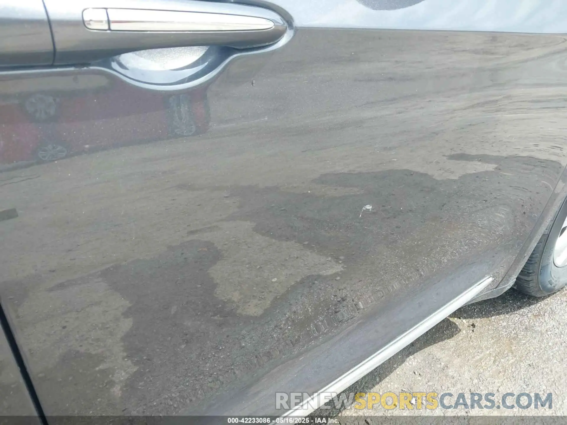 17 Photograph of a damaged car 2C4RC1BG0KR625893 CHRYSLER PACIFICA 2019