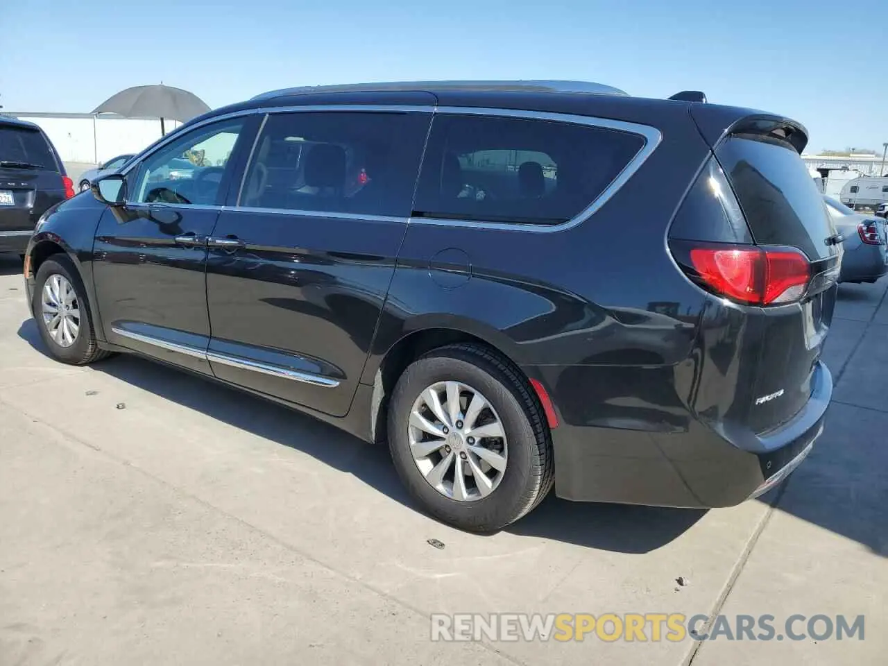 2 Photograph of a damaged car 2C4RC1BG0KR651135 CHRYSLER PACIFICA 2019