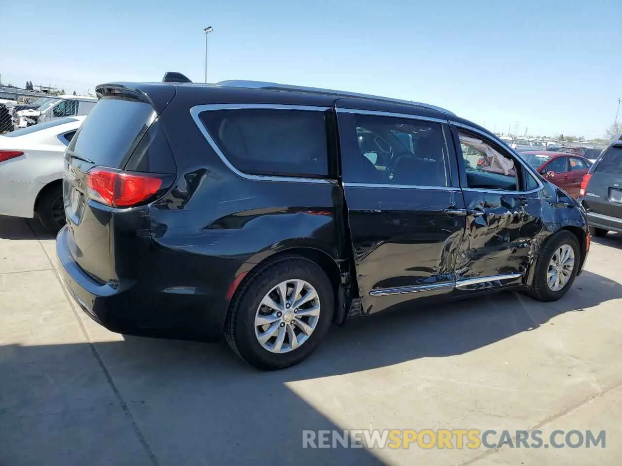 3 Photograph of a damaged car 2C4RC1BG0KR651135 CHRYSLER PACIFICA 2019