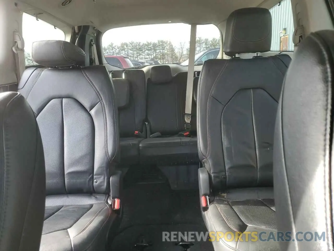 10 Photograph of a damaged car 2C4RC1BG0KR678898 CHRYSLER PACIFICA 2019