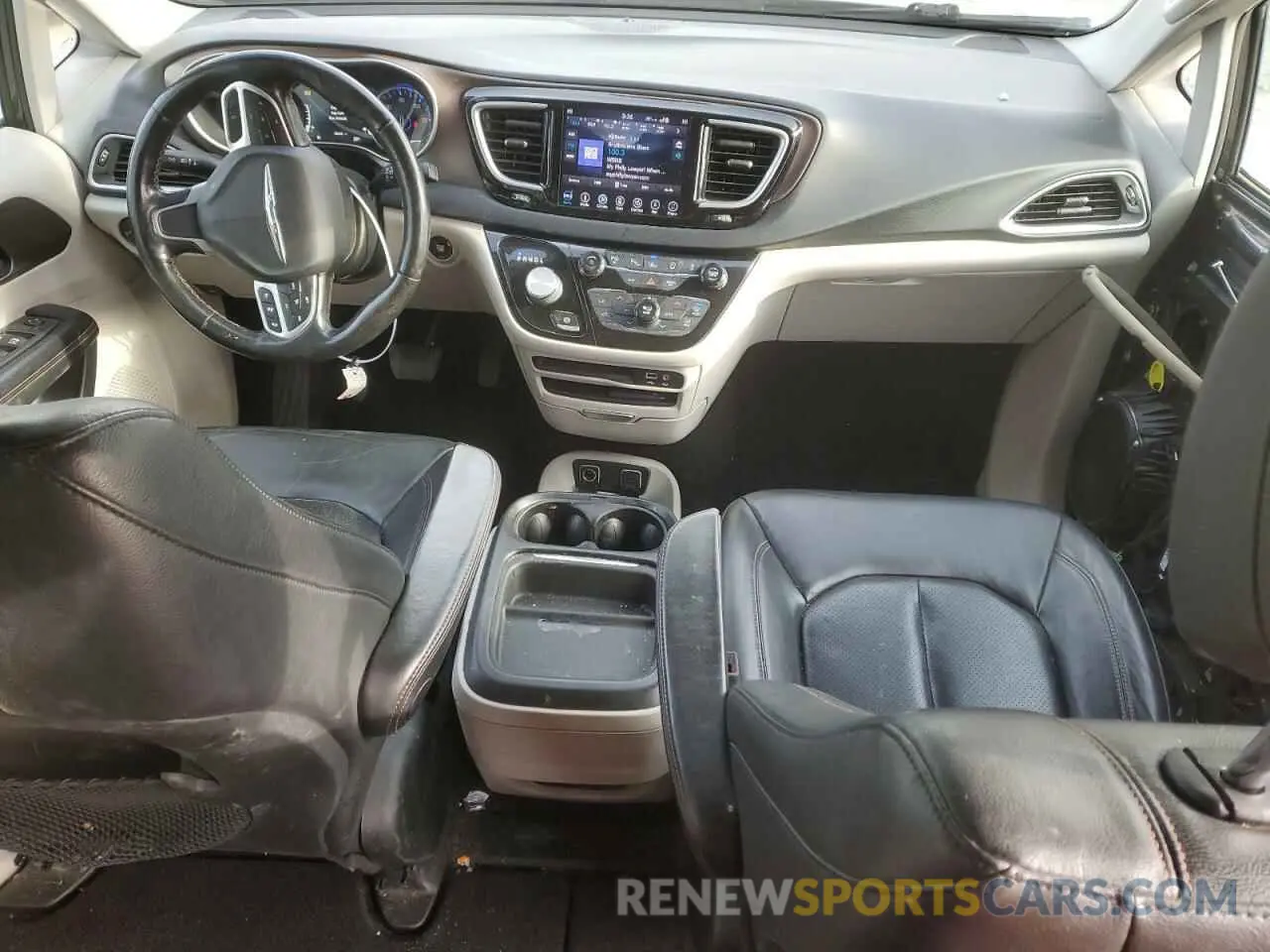 8 Photograph of a damaged car 2C4RC1BG0KR678898 CHRYSLER PACIFICA 2019
