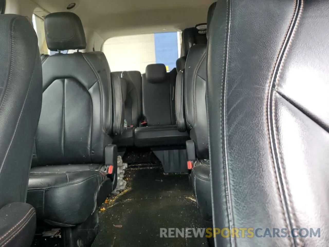 10 Photograph of a damaged car 2C4RC1BG1KR537161 CHRYSLER PACIFICA 2019