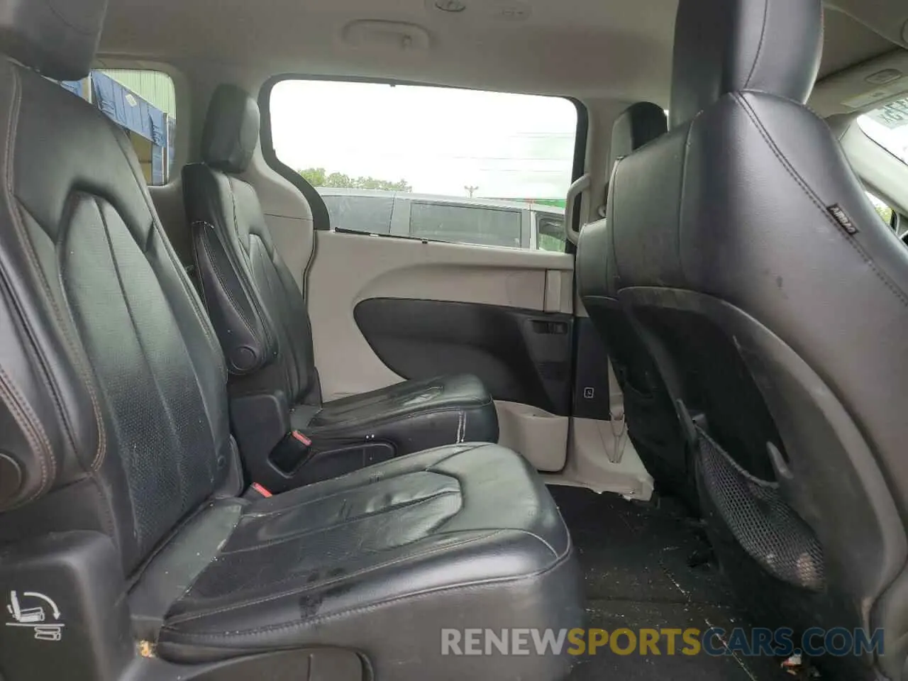 11 Photograph of a damaged car 2C4RC1BG1KR537161 CHRYSLER PACIFICA 2019