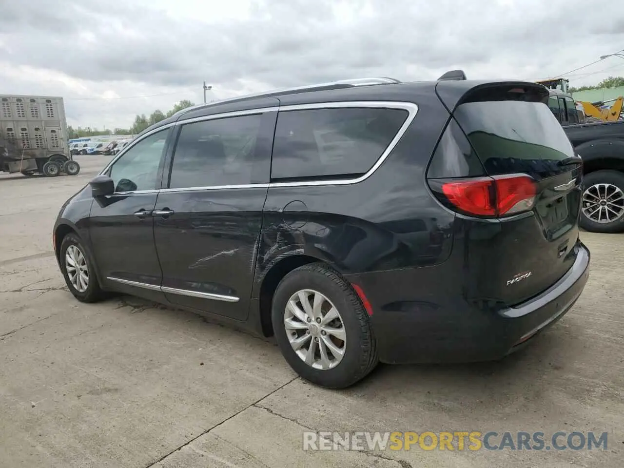 2 Photograph of a damaged car 2C4RC1BG1KR537161 CHRYSLER PACIFICA 2019