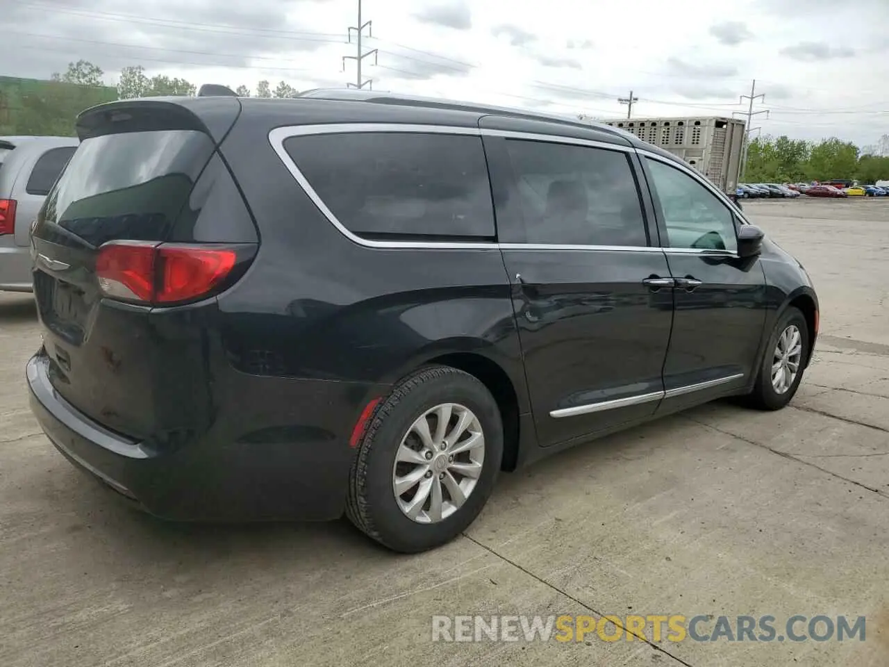 3 Photograph of a damaged car 2C4RC1BG1KR537161 CHRYSLER PACIFICA 2019