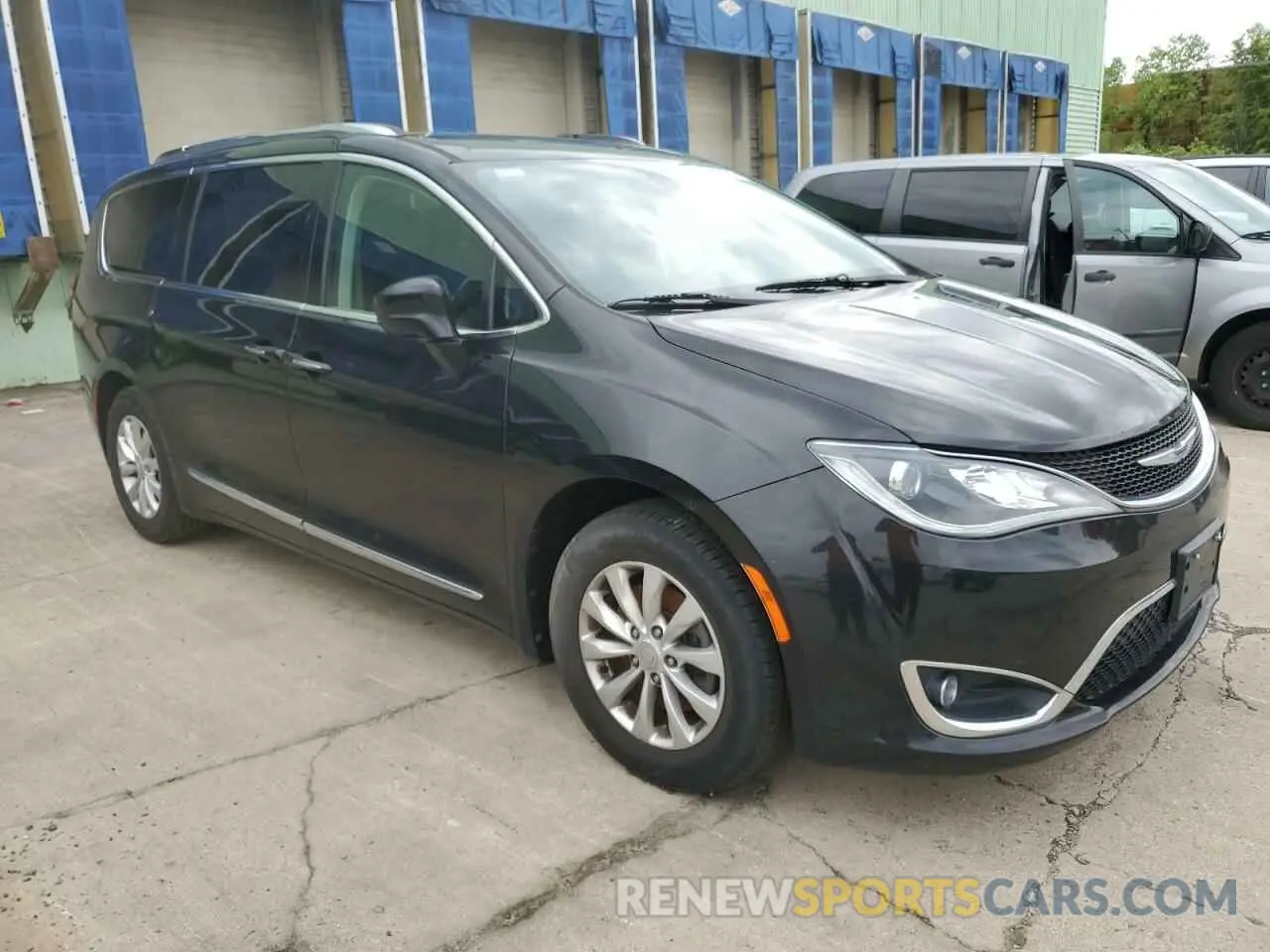 4 Photograph of a damaged car 2C4RC1BG1KR537161 CHRYSLER PACIFICA 2019