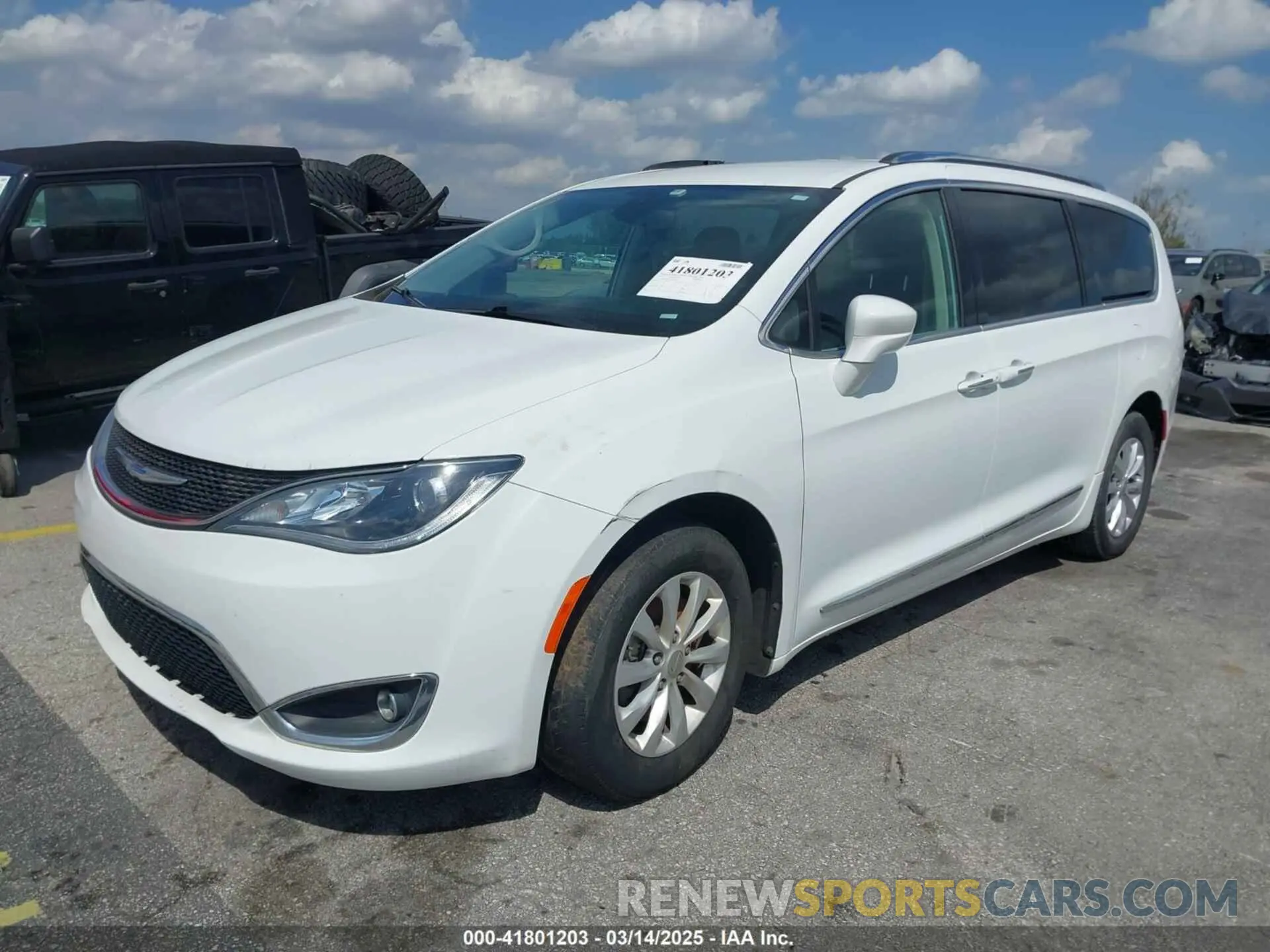 2 Photograph of a damaged car 2C4RC1BG1KR539668 CHRYSLER PACIFICA 2019