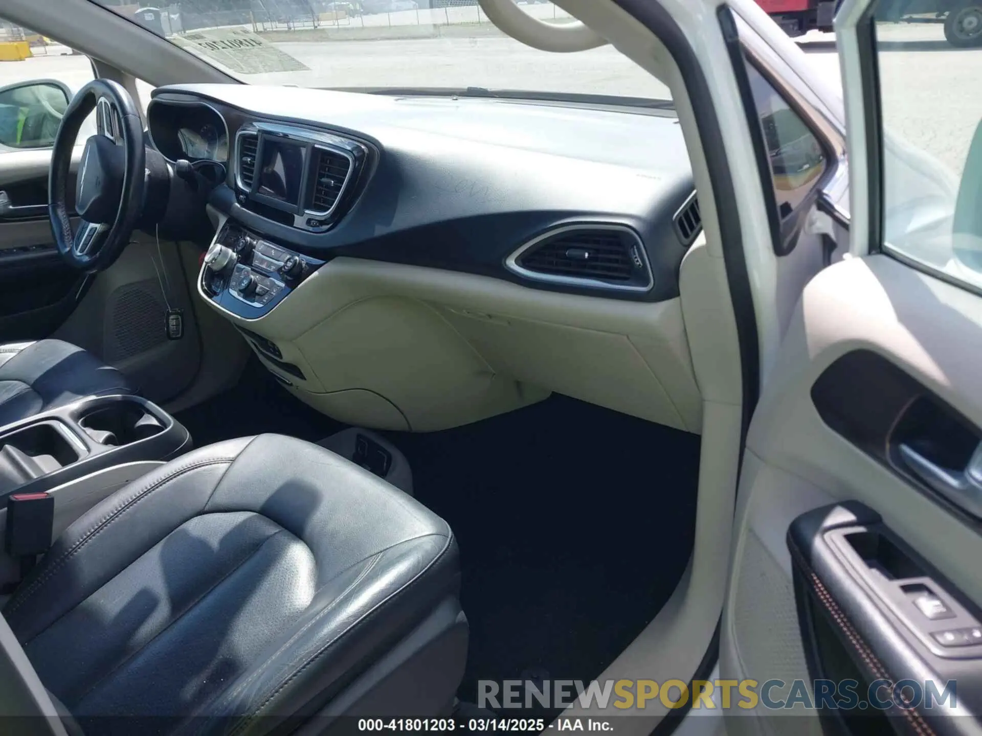 5 Photograph of a damaged car 2C4RC1BG1KR539668 CHRYSLER PACIFICA 2019