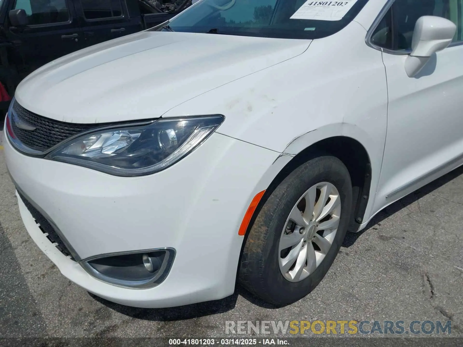 6 Photograph of a damaged car 2C4RC1BG1KR539668 CHRYSLER PACIFICA 2019