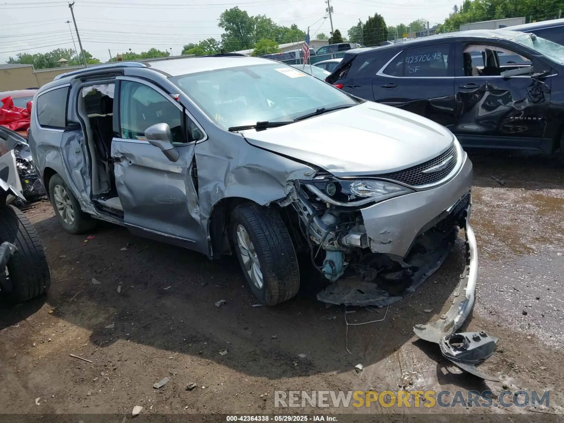 1 Photograph of a damaged car 2C4RC1BG1KR548192 CHRYSLER PACIFICA 2019