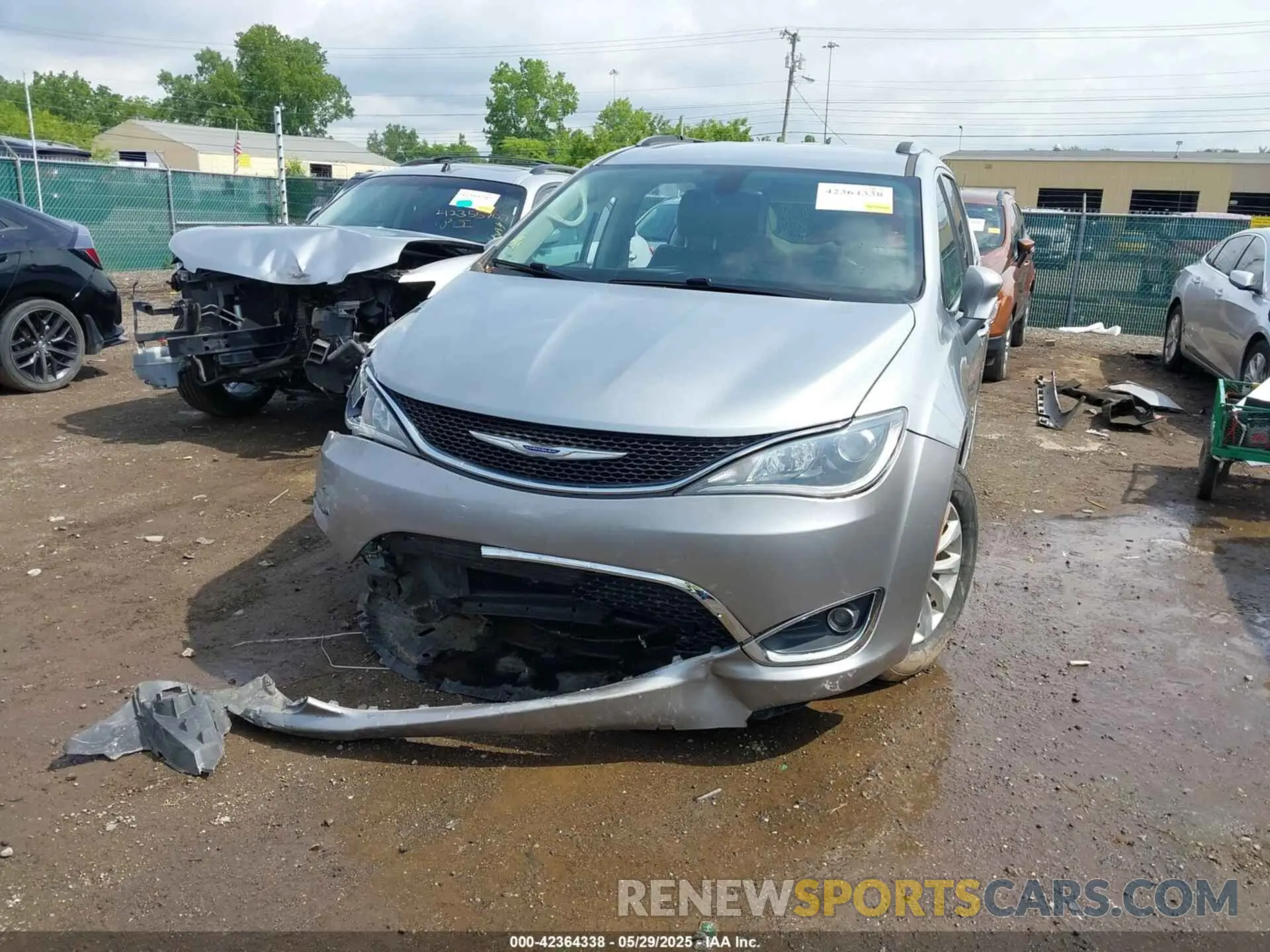 13 Photograph of a damaged car 2C4RC1BG1KR548192 CHRYSLER PACIFICA 2019