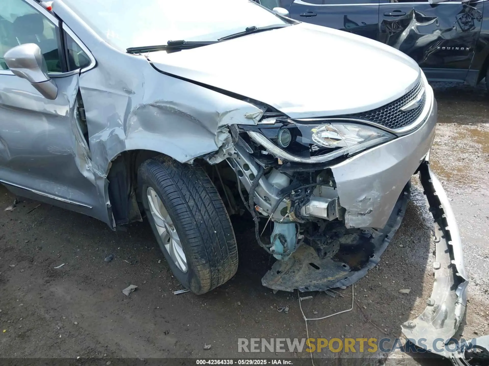 18 Photograph of a damaged car 2C4RC1BG1KR548192 CHRYSLER PACIFICA 2019