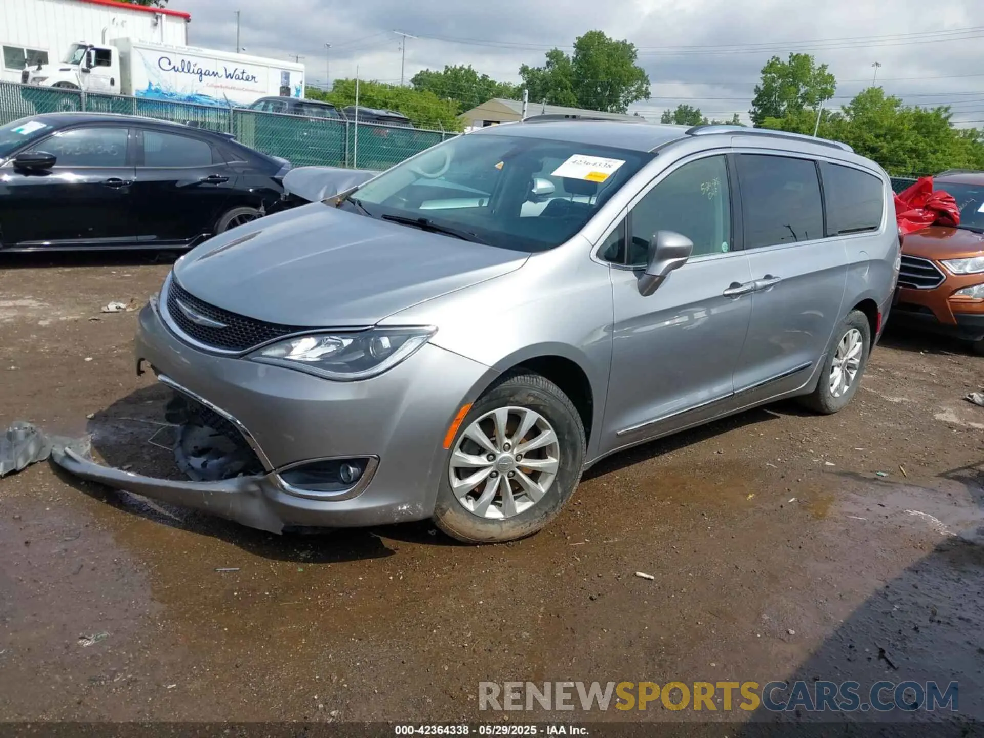 2 Photograph of a damaged car 2C4RC1BG1KR548192 CHRYSLER PACIFICA 2019