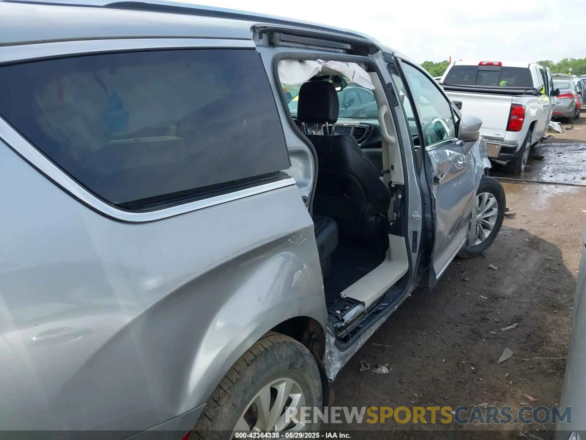 20 Photograph of a damaged car 2C4RC1BG1KR548192 CHRYSLER PACIFICA 2019