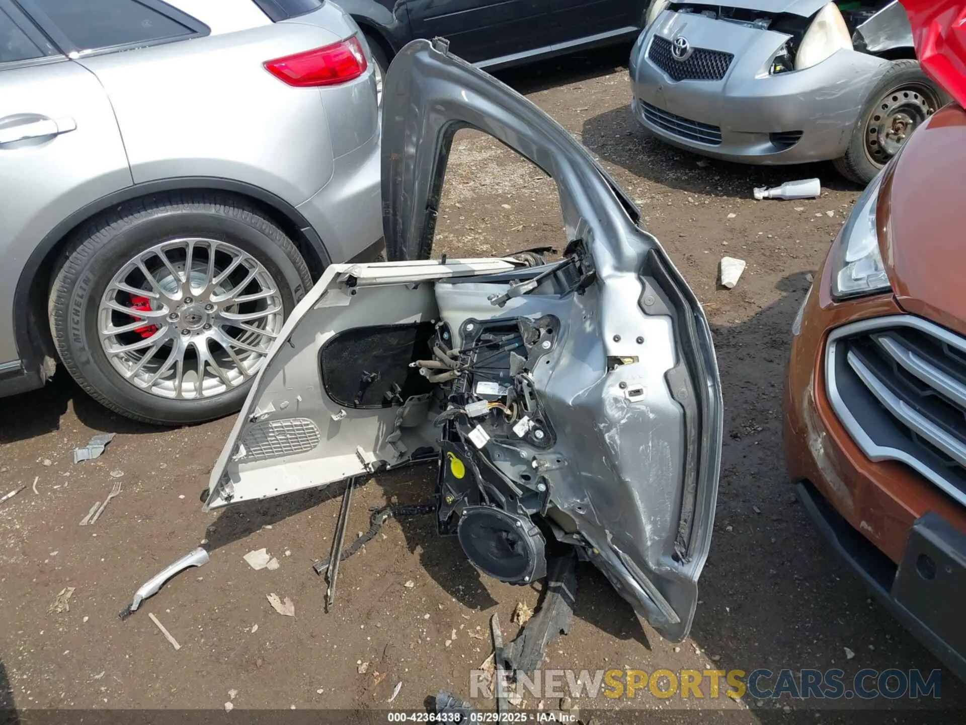 21 Photograph of a damaged car 2C4RC1BG1KR548192 CHRYSLER PACIFICA 2019
