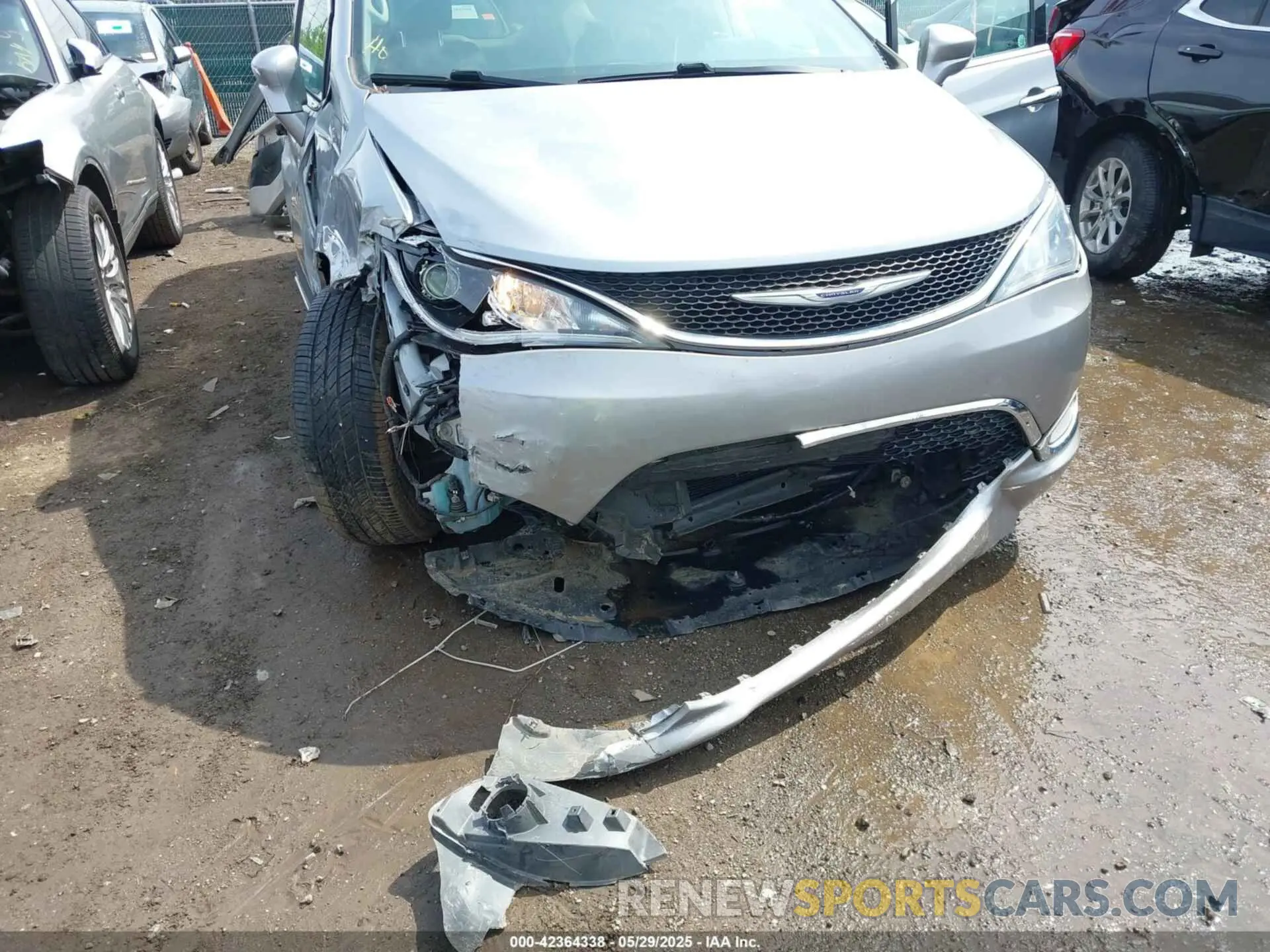 6 Photograph of a damaged car 2C4RC1BG1KR548192 CHRYSLER PACIFICA 2019