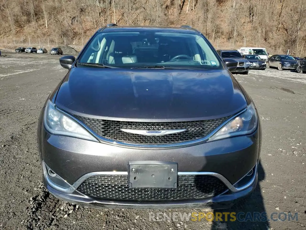 5 Photograph of a damaged car 2C4RC1BG1KR555384 CHRYSLER PACIFICA 2019