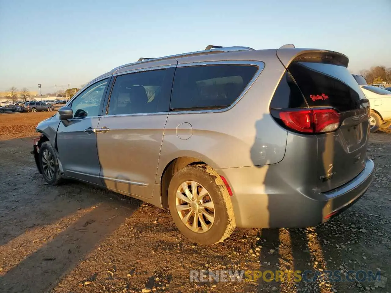 2 Photograph of a damaged car 2C4RC1BG1KR561525 CHRYSLER PACIFICA 2019