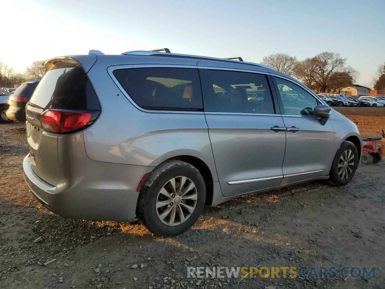 3 Photograph of a damaged car 2C4RC1BG1KR561525 CHRYSLER PACIFICA 2019