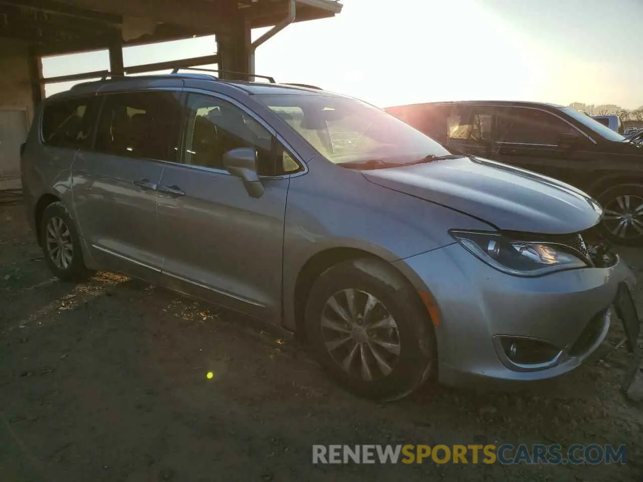 4 Photograph of a damaged car 2C4RC1BG1KR561525 CHRYSLER PACIFICA 2019