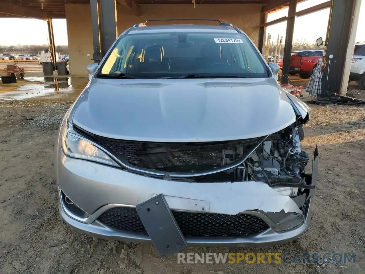 5 Photograph of a damaged car 2C4RC1BG1KR561525 CHRYSLER PACIFICA 2019