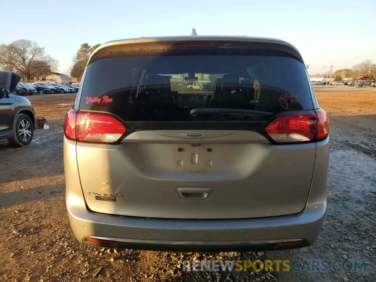 6 Photograph of a damaged car 2C4RC1BG1KR561525 CHRYSLER PACIFICA 2019