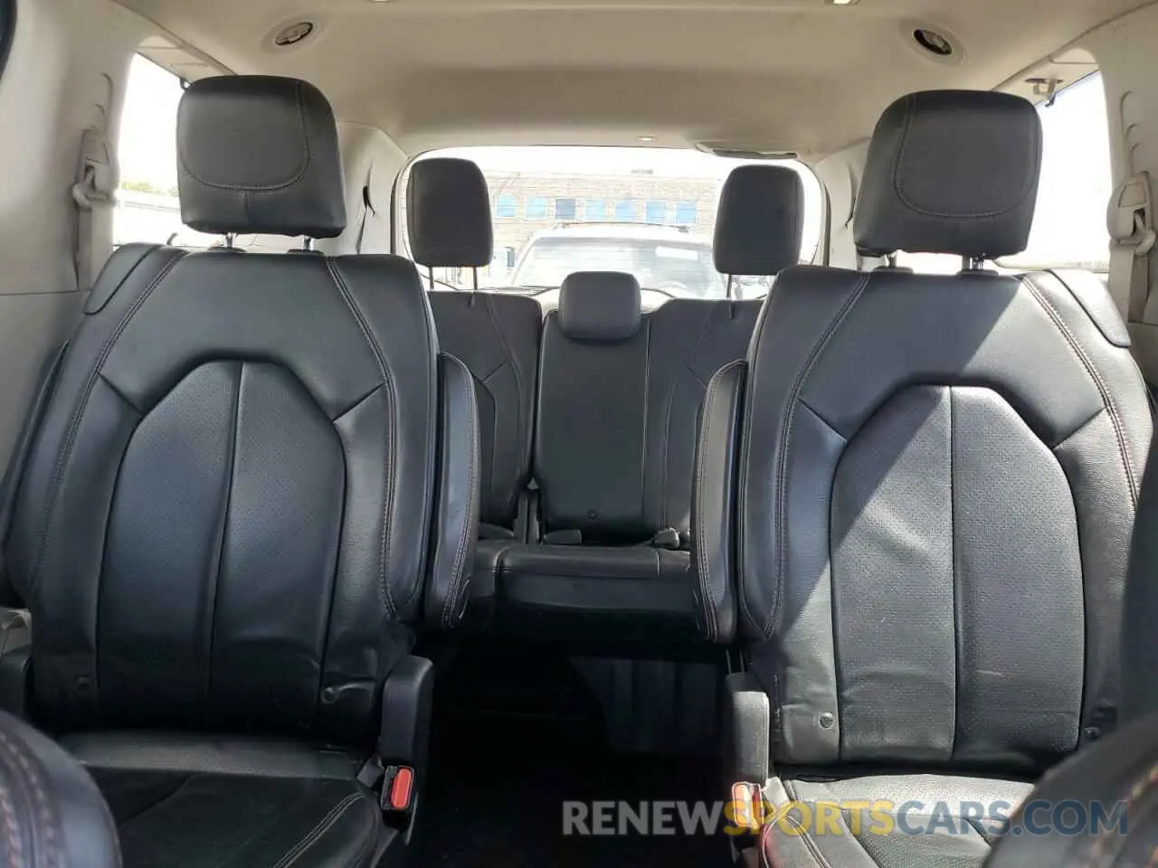 10 Photograph of a damaged car 2C4RC1BG1KR561542 CHRYSLER PACIFICA 2019