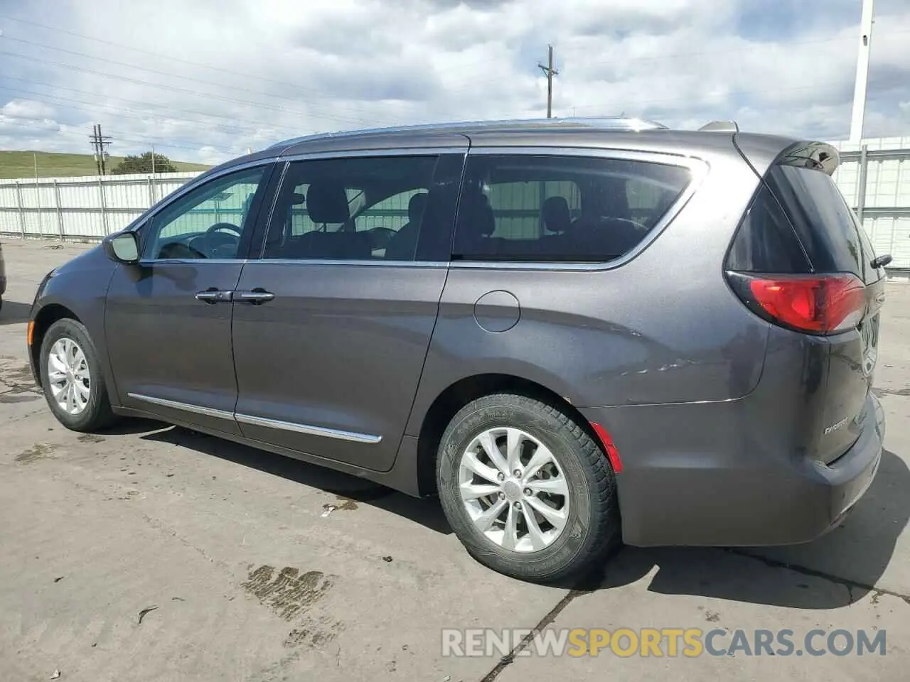 2 Photograph of a damaged car 2C4RC1BG1KR561542 CHRYSLER PACIFICA 2019