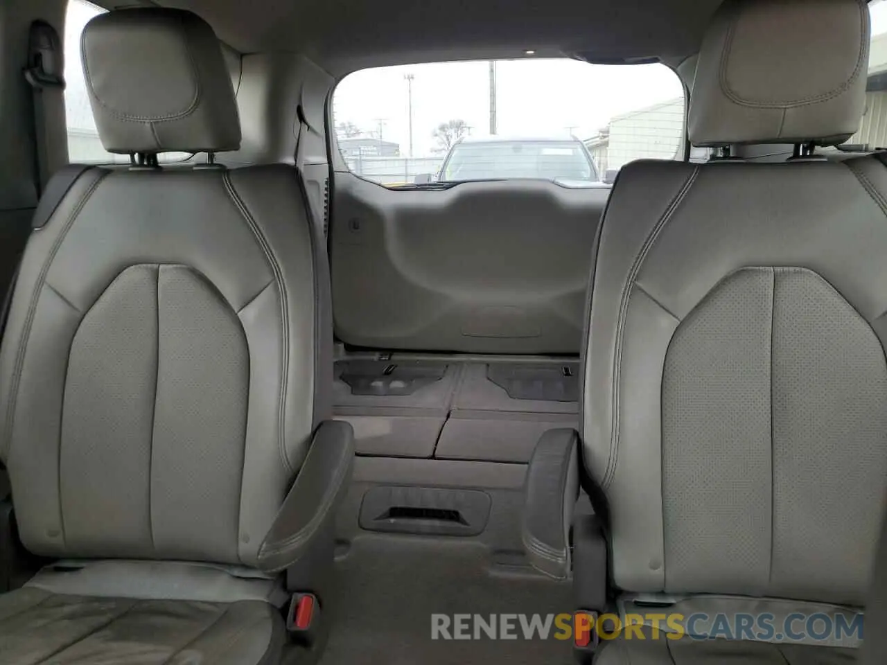 10 Photograph of a damaged car 2C4RC1BG1KR592838 CHRYSLER PACIFICA 2019