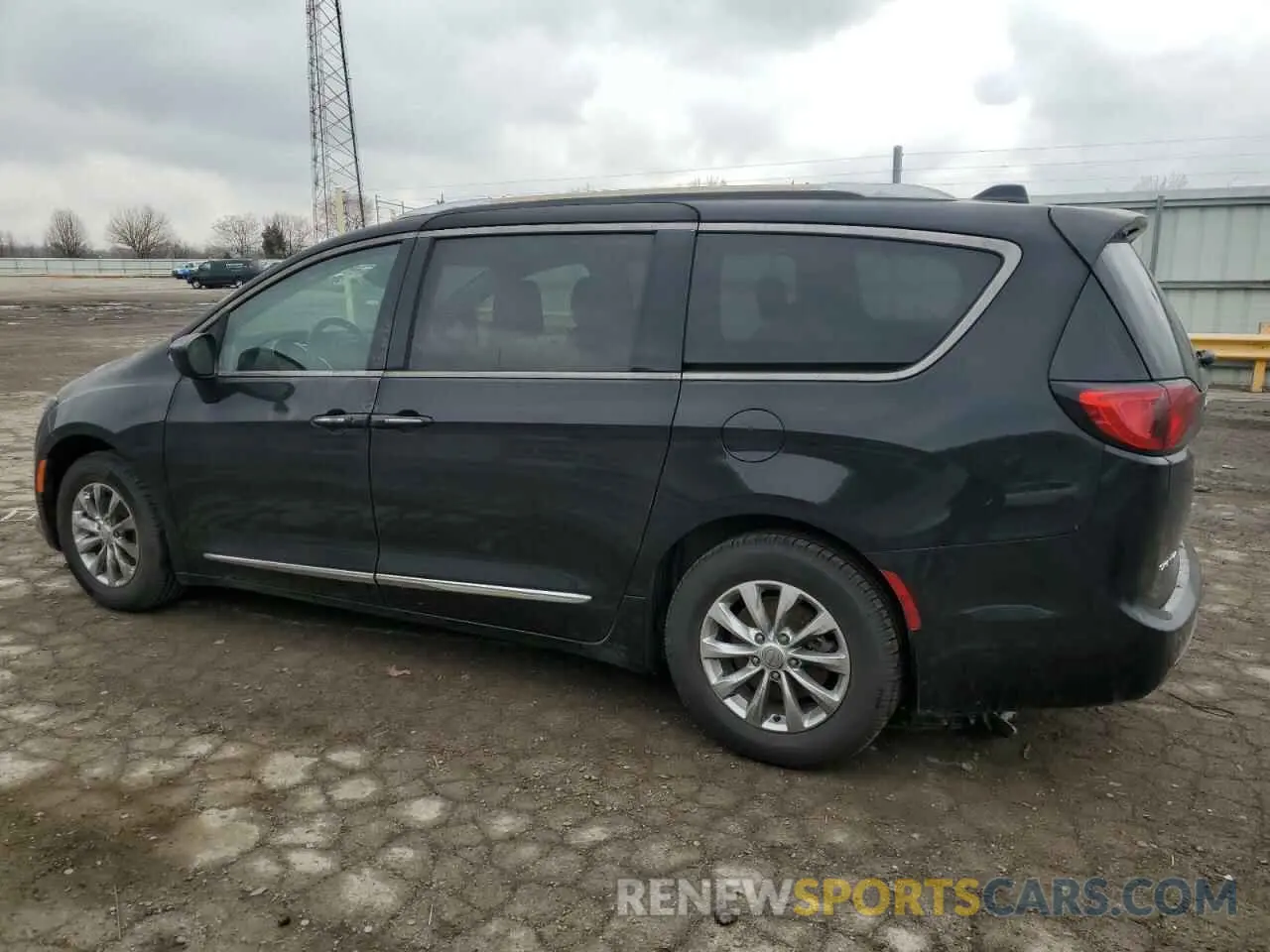 2 Photograph of a damaged car 2C4RC1BG1KR592838 CHRYSLER PACIFICA 2019