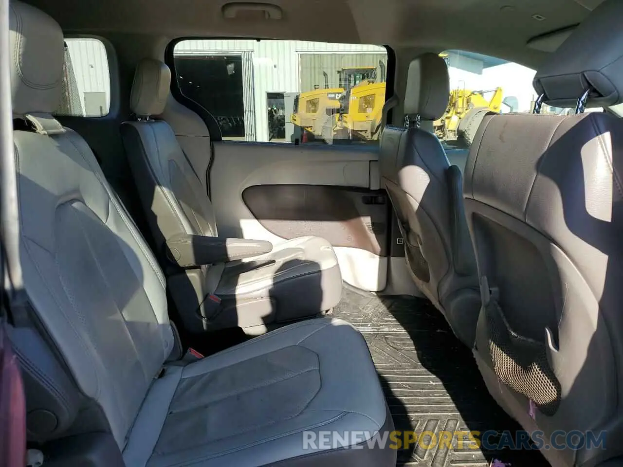 11 Photograph of a damaged car 2C4RC1BG1KR592869 CHRYSLER PACIFICA 2019