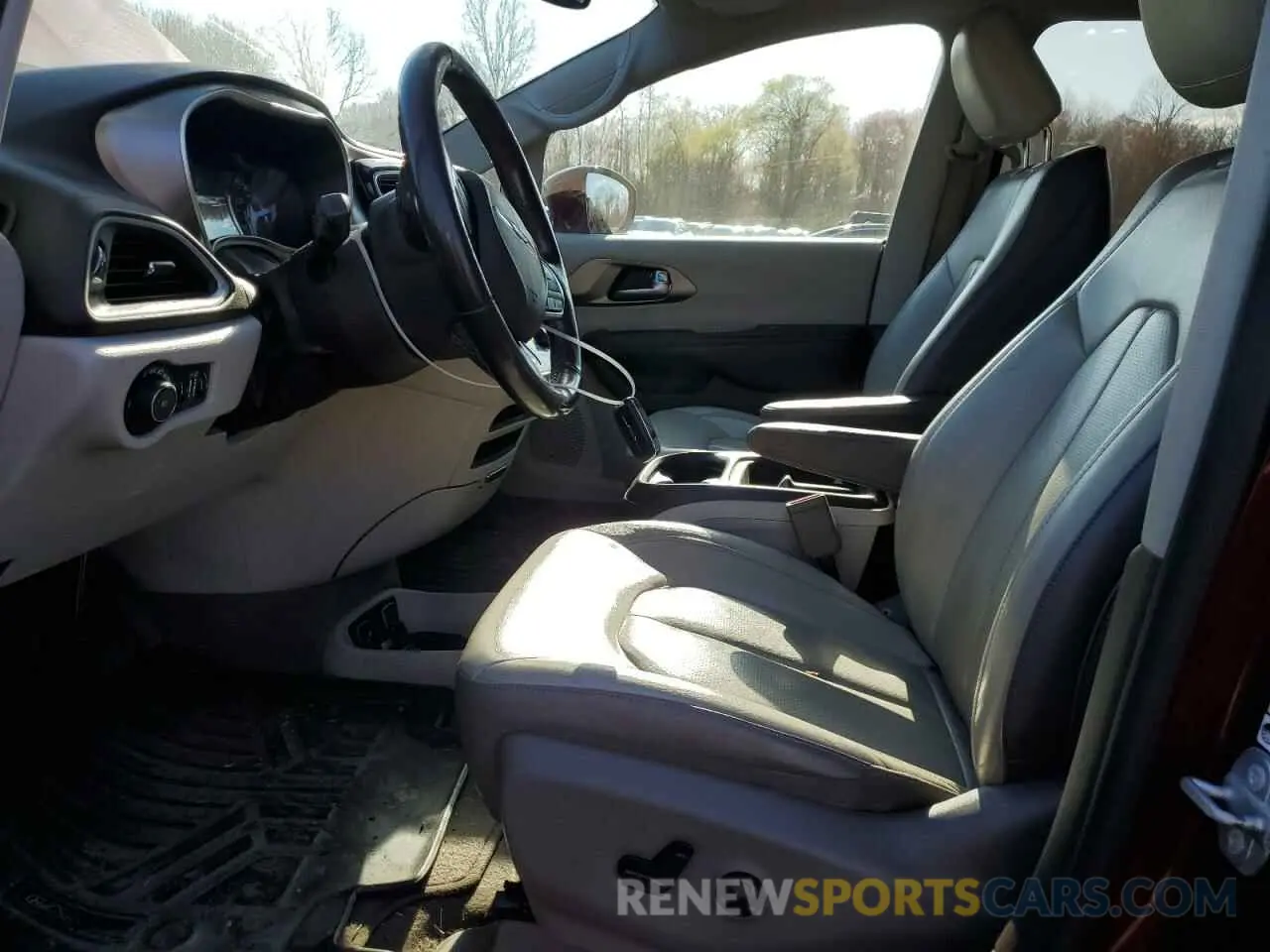 7 Photograph of a damaged car 2C4RC1BG1KR592869 CHRYSLER PACIFICA 2019