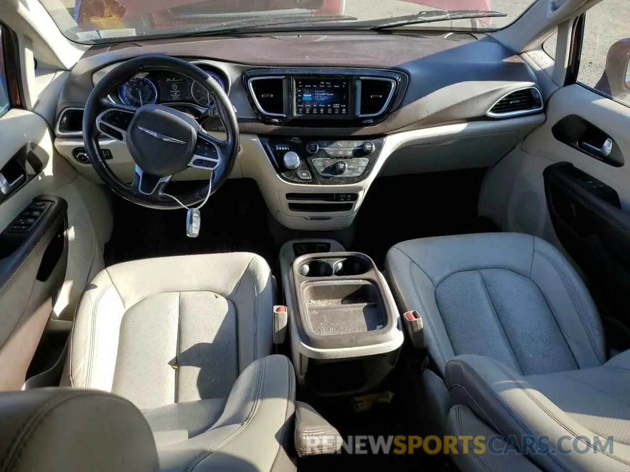 8 Photograph of a damaged car 2C4RC1BG1KR592869 CHRYSLER PACIFICA 2019